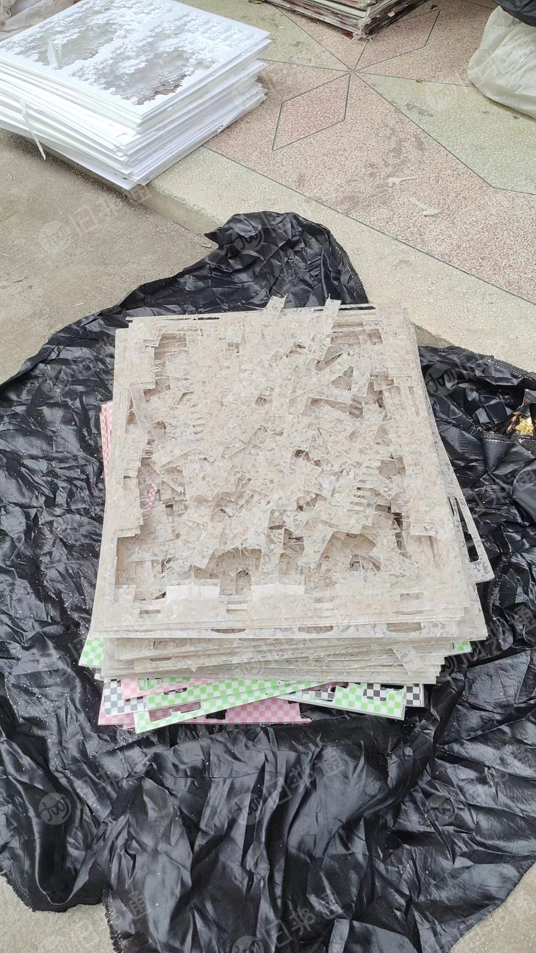 中性偏硬PVC边框废料,现货几十吨出售,月供50吨