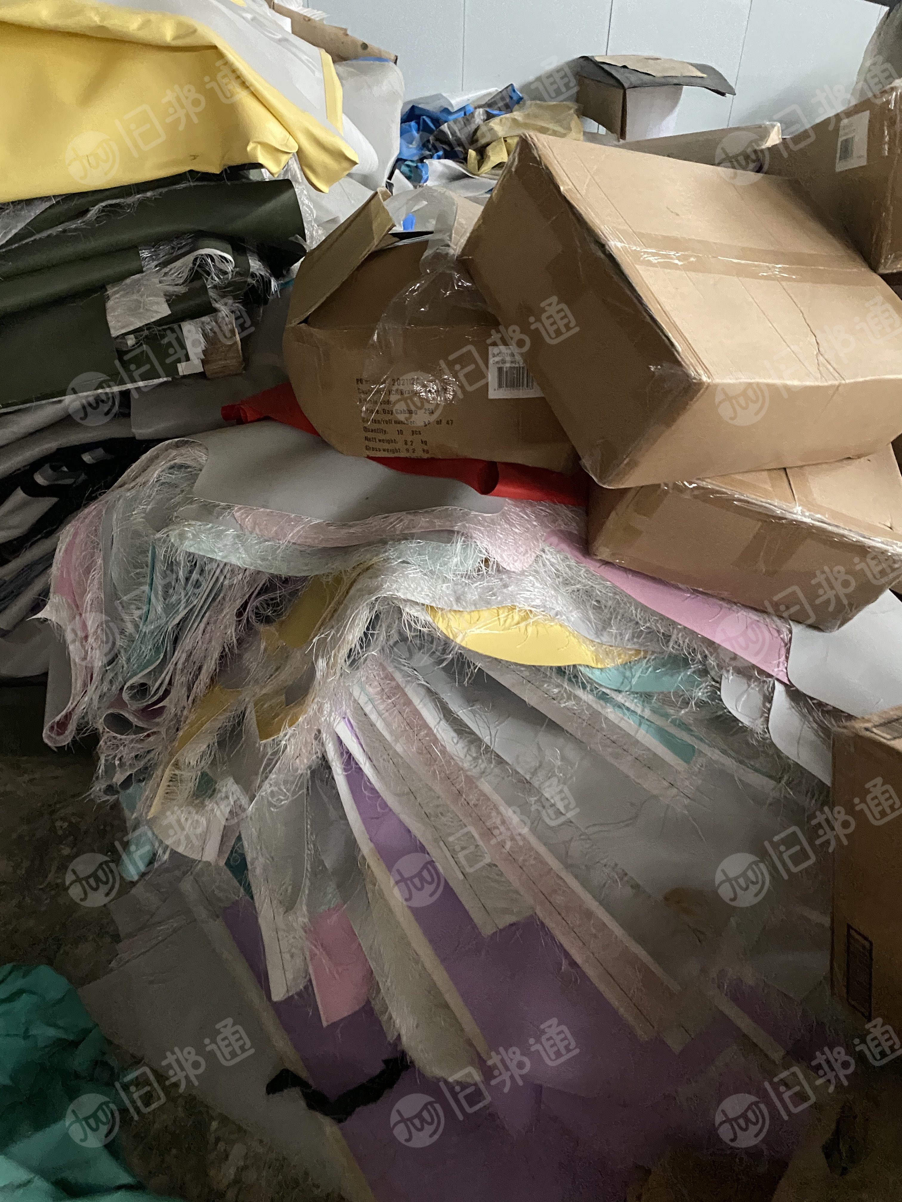 PVC夹网布边料,拉丝料,现货出售