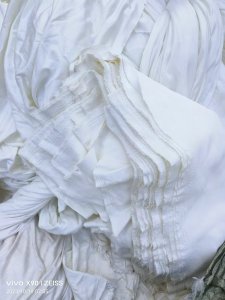 无尘布厂倒闭处理一批无纺布，有块和成卷的7吨左右