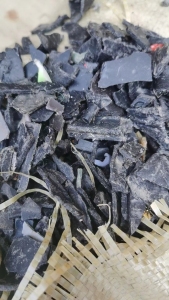 纯黑涂料桶破碎料，大量出售