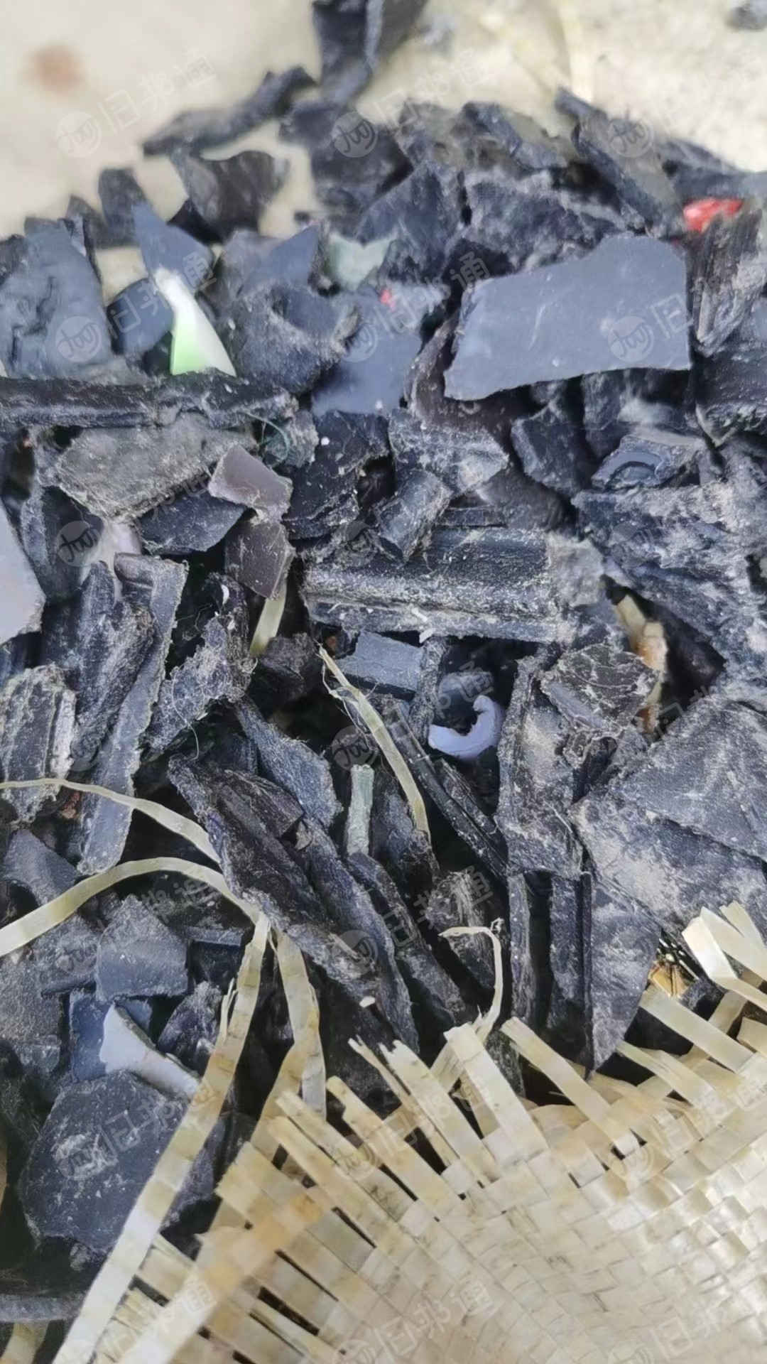 纯黑涂料桶破碎料,大量出售