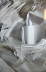 PET电子厂滑膜废料，卷筒PET胶水膜长期出售