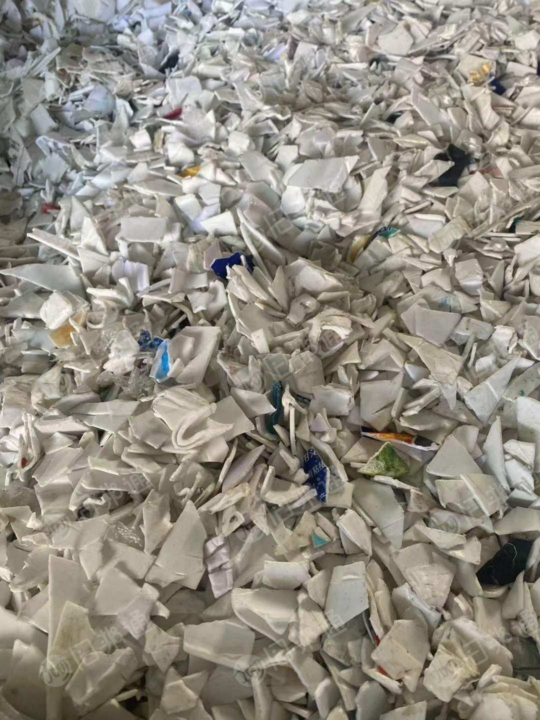 白色涂料桶破碎,要求能直接上机,大量回收