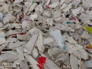 现货20吨白色带字涂料桶破碎料，长期有货