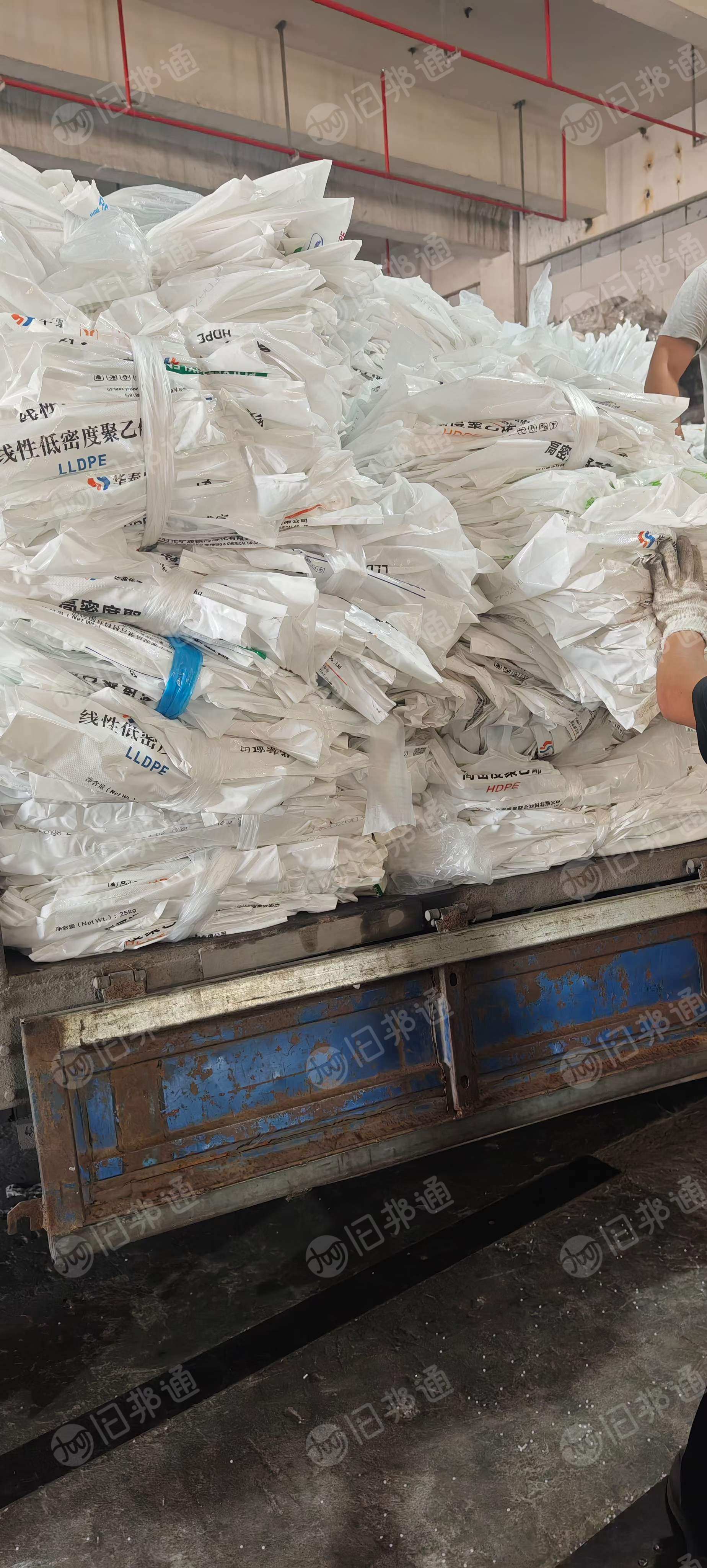乳白袋毛料,现货1车,长期出售
