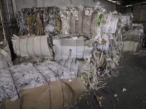 白板面纸压块料出售