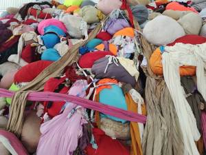 大量收购氨纶废布，服装废布，窗帘布，造泡料用