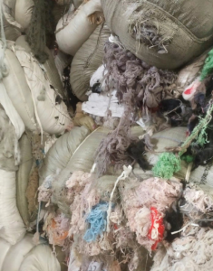 200克-300克弹丝加毛衣5吨，AB纱料3吨多清仓处理！