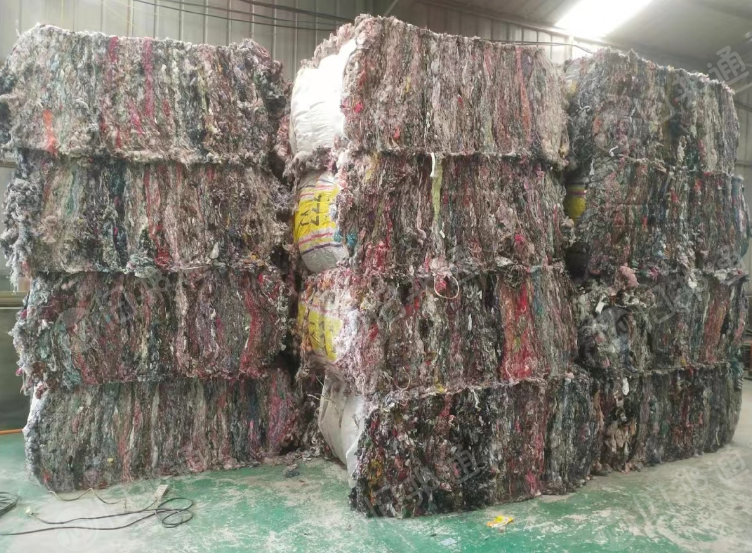 200克-300克弹丝加毛衣5吨,AB纱料3吨多清仓处理!