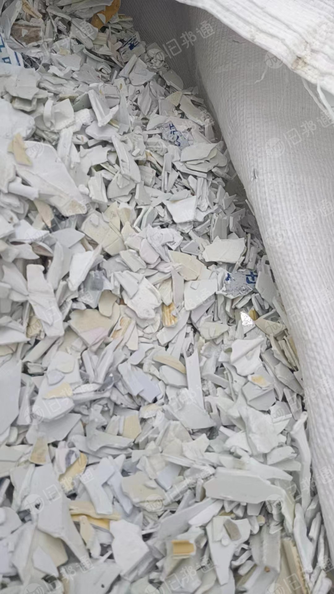 硬质PVC白钢破碎料,PVC护墙板破碎料、扣板破碎料 、PVC三级料,PVC统管破碎料,长期出售
