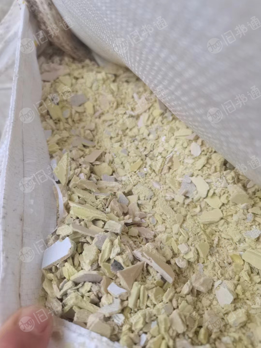 硬质PVC白钢破碎料,PVC护墙板破碎料、扣板破碎料 、PVC三级料,PVC统管破碎料,长期出售