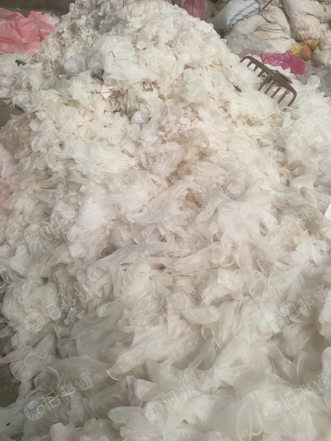出售软质PVC手套粉碎料,长期供货