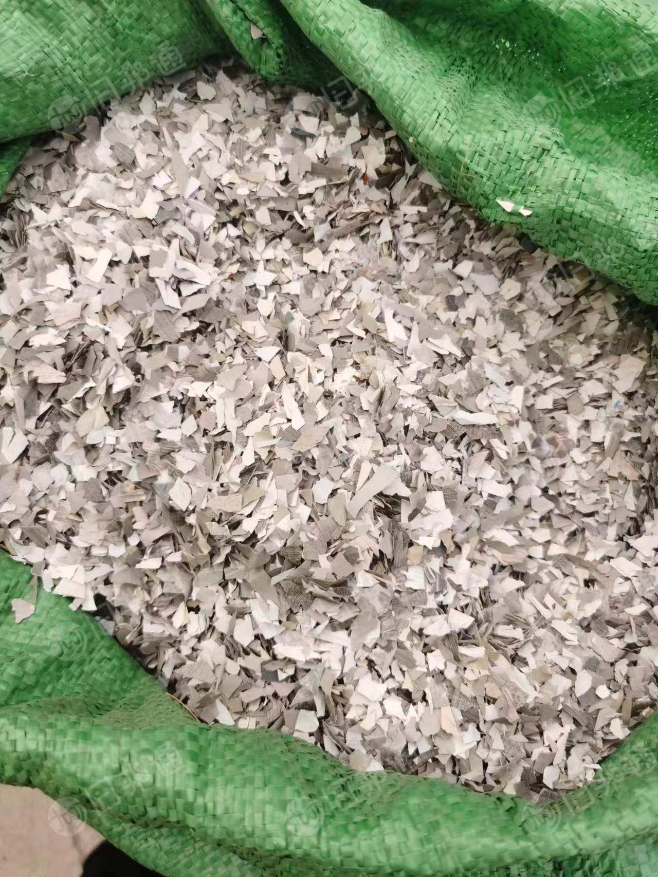 PVC中性和硬质PVC壁纸,铝合金包装膜,吸塑膜,封边沫,全新商标纸破碎料等,长期供应