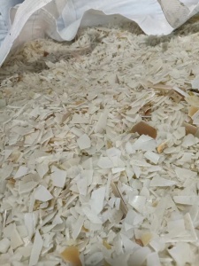 大白尿素桶破碎料，长期出售