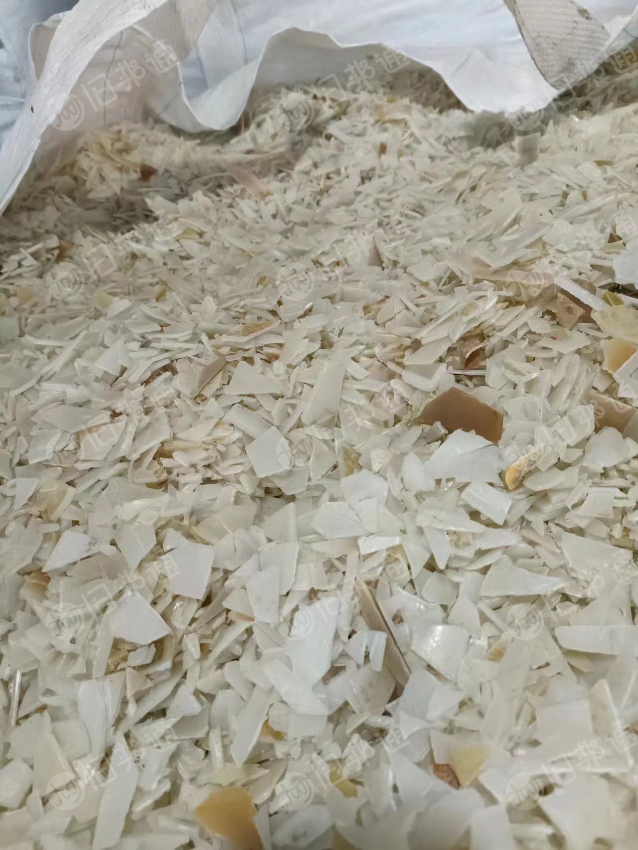 大白尿素桶破碎料,长期出售