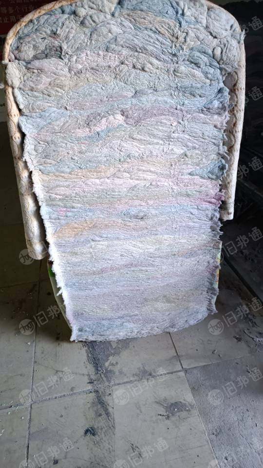 分拣好的旧衣服大白、二白、红料、蓝料,长期大量回收