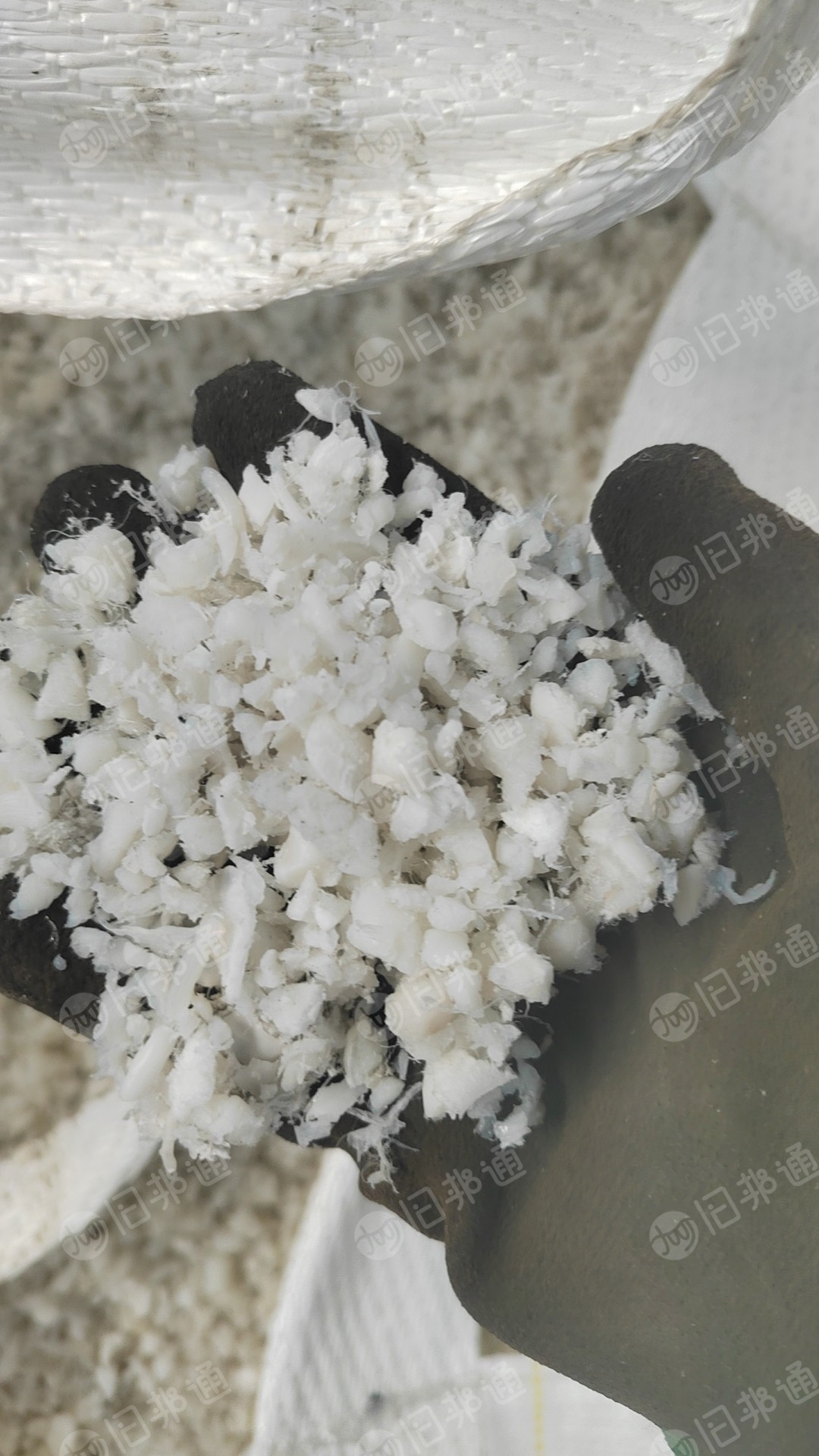 胶粘纤维生产过程中产生的废胶出售,月供100吨