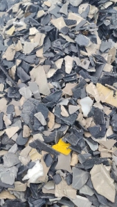 PP保险杠破碎料，汽车内饰破碎料，现货十几吨出售