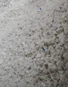 长期出售大白破碎料，尿素桶破碎料