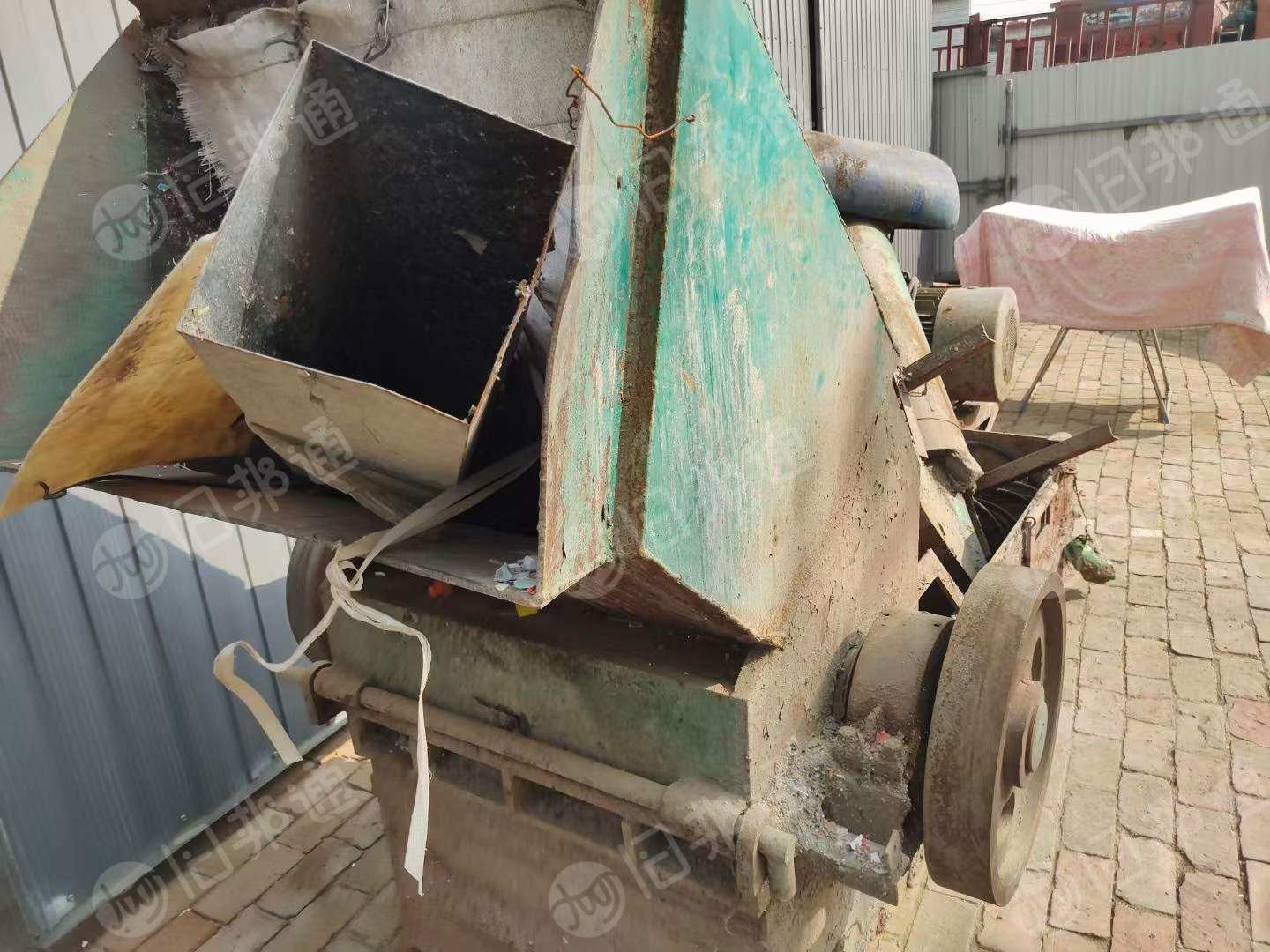 800粉碎机提料机甩干机一套,九五成新,全套带新工具新甩干机,配电柜,几十米电缆,接电可直接干活,现货出售