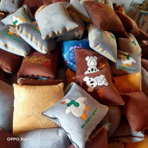 库存抱枕几千个，刺绣贴布秀低价处理