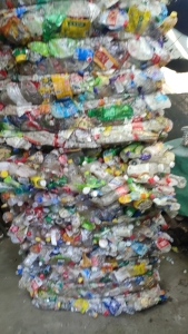 三色瓶砖，矿泉水瓶压块，现货50吨出售