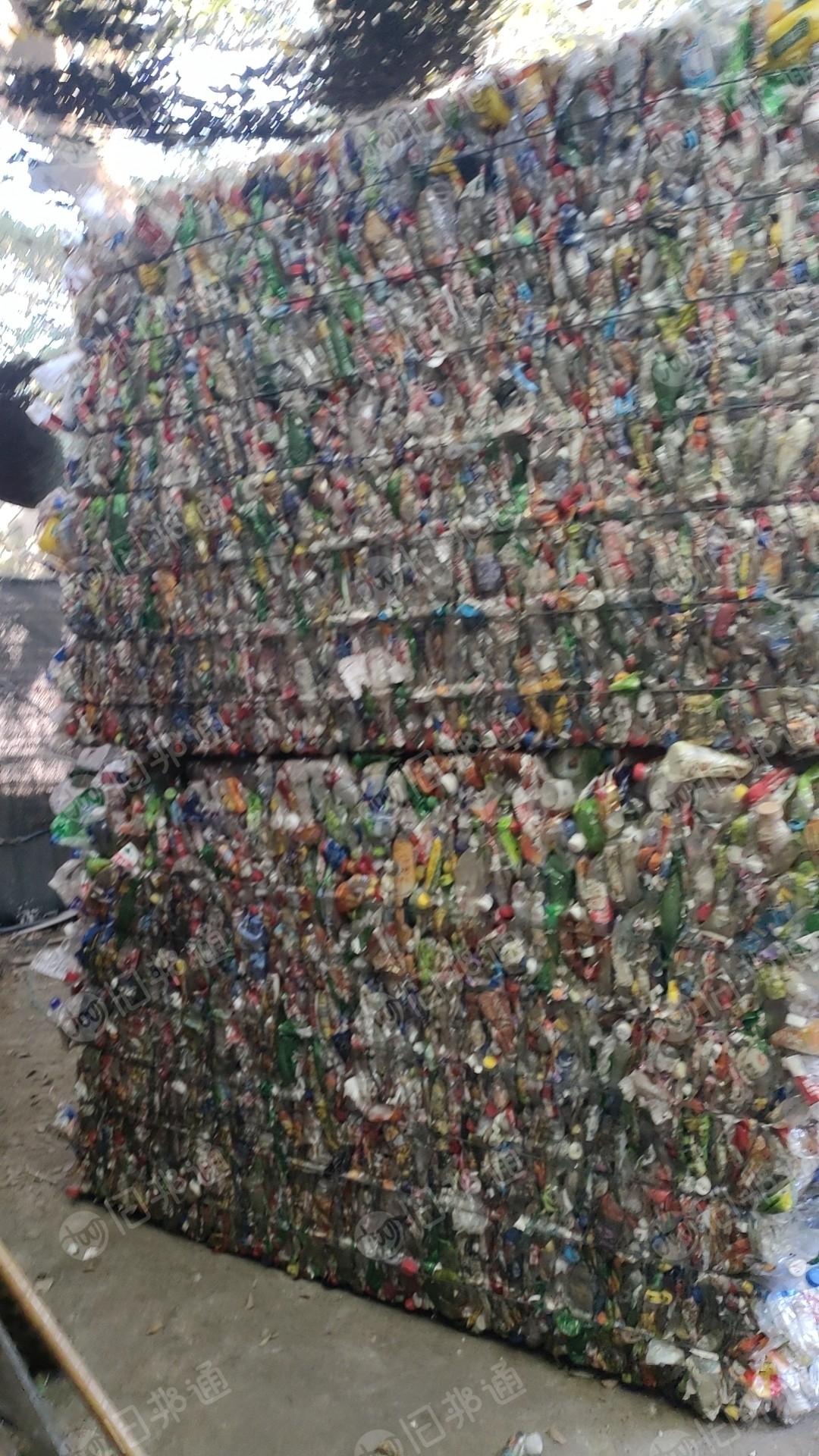 三色瓶砖,矿泉水瓶压块,现货50吨出售