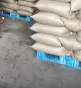 长期大量出售各种涤纶泡料，氨纶泡料，大红氨纶泡料，浅灰色泡料