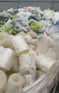 出售PET胶水膜废料，PET带胶膜