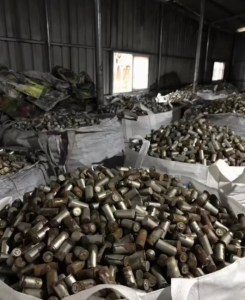 厂家回收锂电池废料，电动车锂电池，新能源电池汽车底盘，报废锂电池