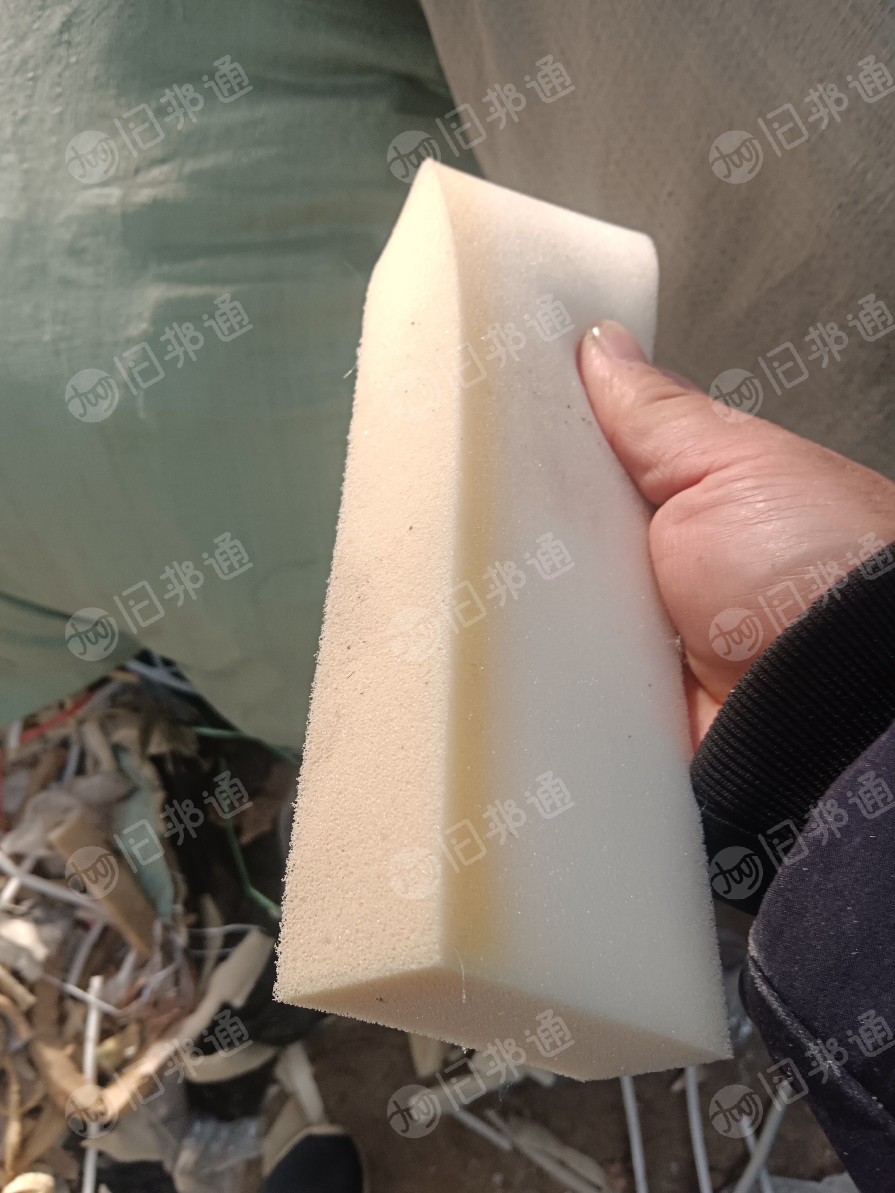床垫厂、沙发厂海绵边角料,带布海绵,大量出售