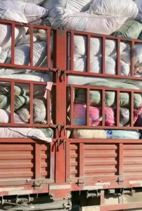 大量出售裁床珊瑚绒下脚料，干发巾，涤纶浅色化纤料，涤纶造粒布，化水料