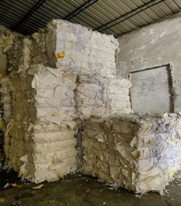 长期出售淋膜纸压包，白色和黄色分开打包