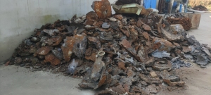 生铁块废料出售