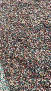 瓶盖破碎料，出8.5以上，大量现货