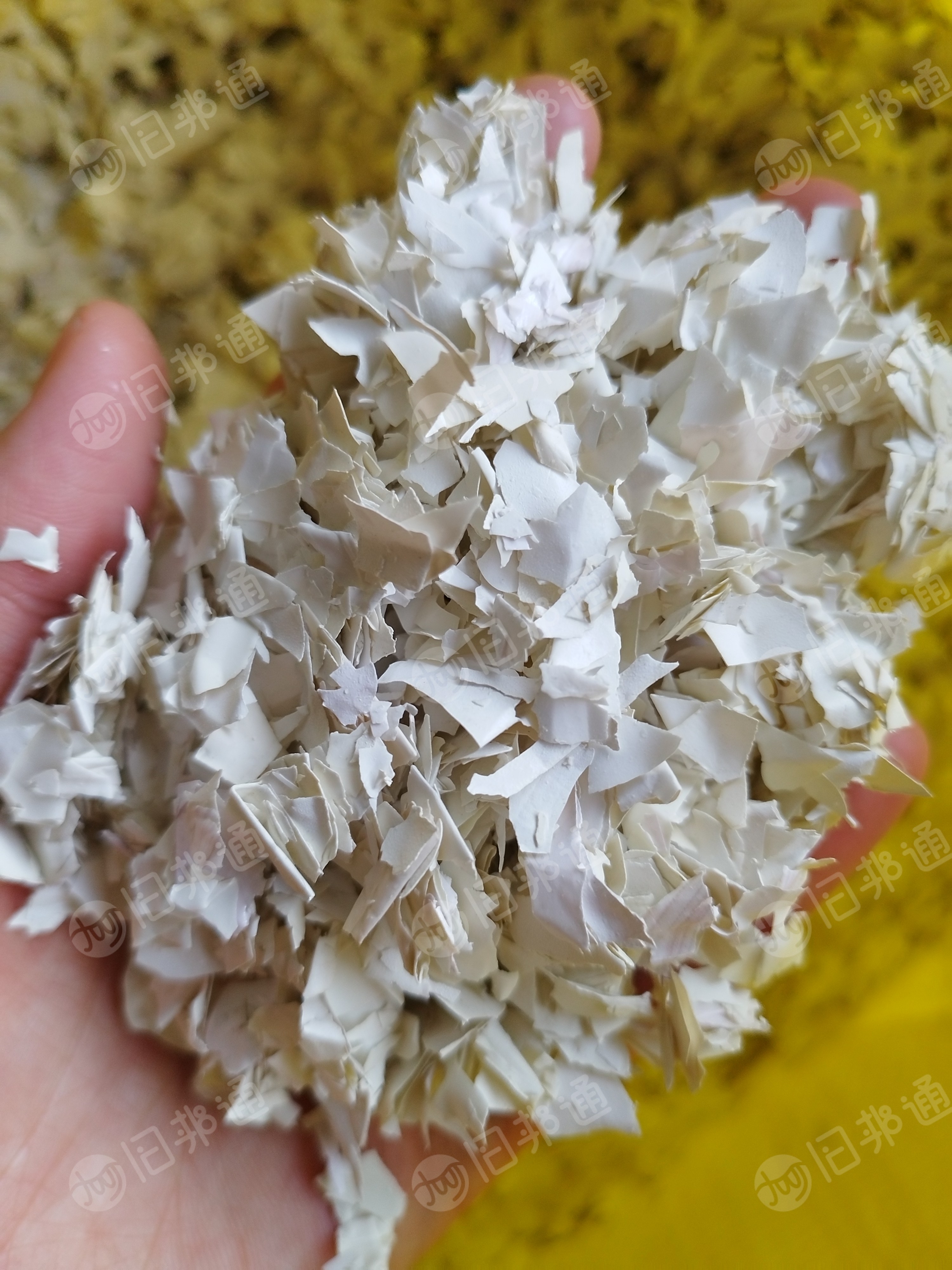 中性pvc壁纸破碎料,杂色白色都有,长期供应