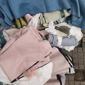 遮光窗帘边角料制衣厂碎布边角料回收