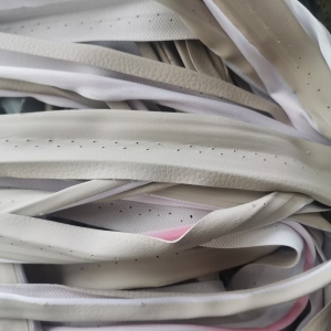 pvc家私革边料，原厂货大量出售