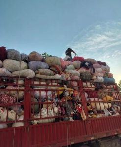 旧衣服统货9.6米两车出售