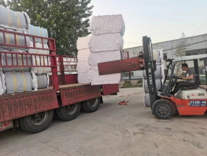 化纤大白棉长期出售，用于座椅针刺土工布!