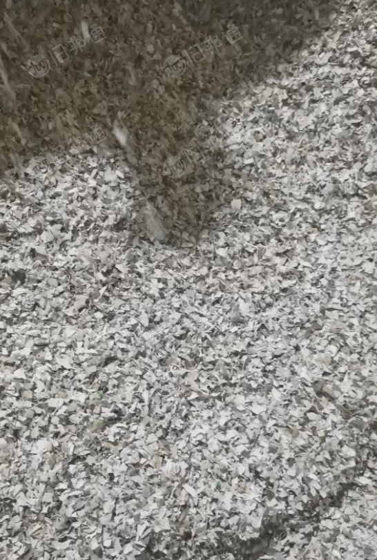 长期出售PVC墙纸破碎料