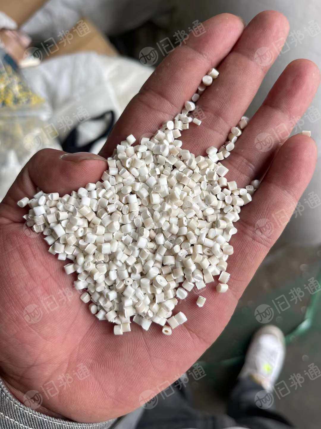 pp复合pe 防护服颗粒现货一车,大量出售