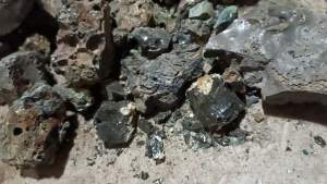 八十年代老矿坑高炉渣出售