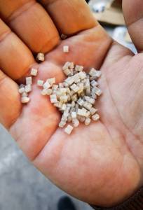 PE缠绕膜颗粒出售，现货30吨，过120目