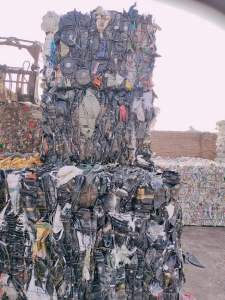 涂料桶压块，现货一车，长期出售