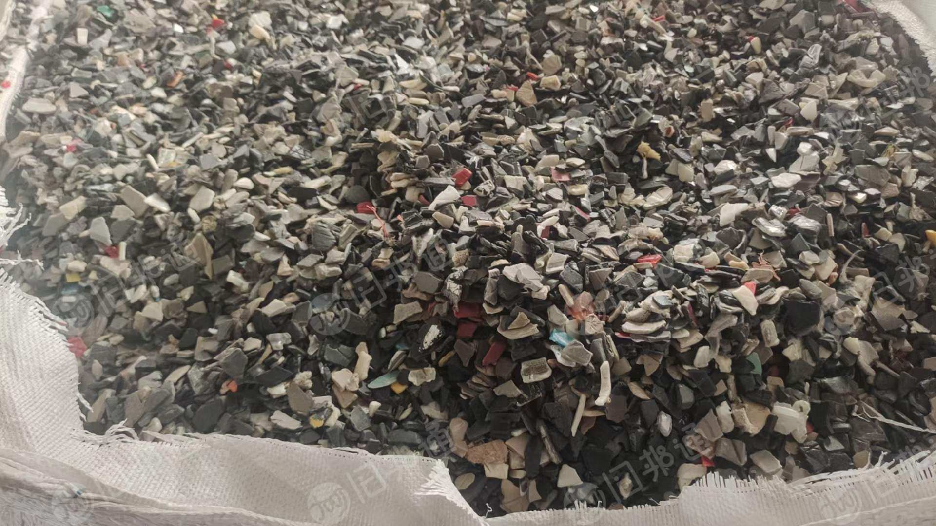 abs破碎料,过硅胶静电的,20度盐水过得,二次破碎18筛网,长期出售