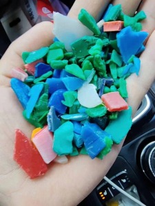 涂料桶破碎料，汽车内饰破碎料，长期出售