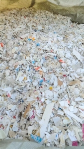 带字涂料桶破碎料长期出售 ，现货10吨左右