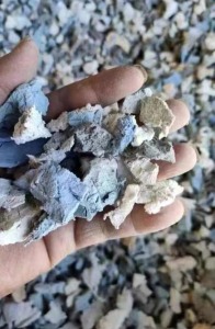 软质pvc地板革破碎料，现货25吨左右，长期出售