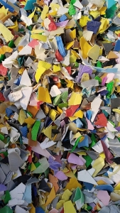 花乙破碎料长期出售，过风选清洗甩干，月供100吨 